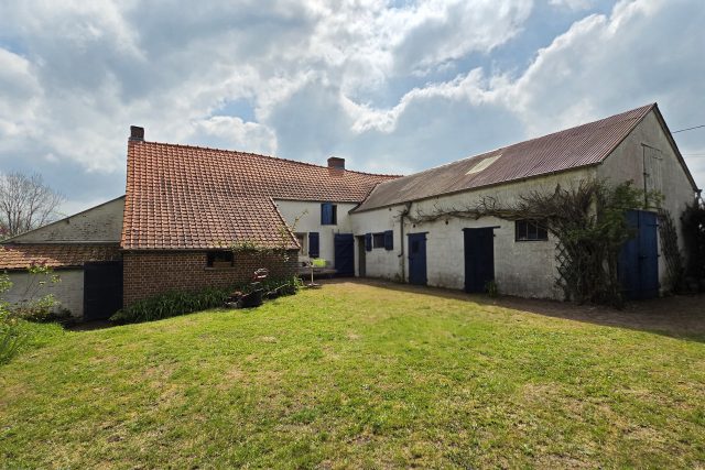 Fermette pleine de charme à rénover, cadre bucolique à Cartignies