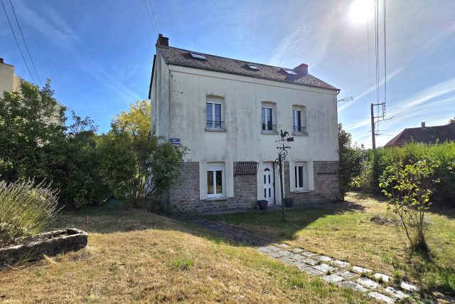 Maison individuelle sans travaux avec 3 chambres et garage située à Anor