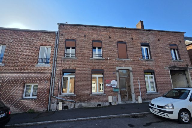 Spacieuse maison à rénover située à Anor